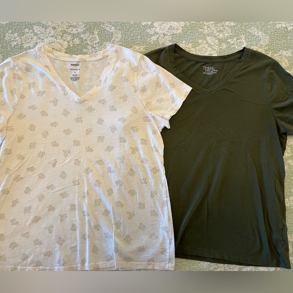 Bundle of women’s v-neck tees